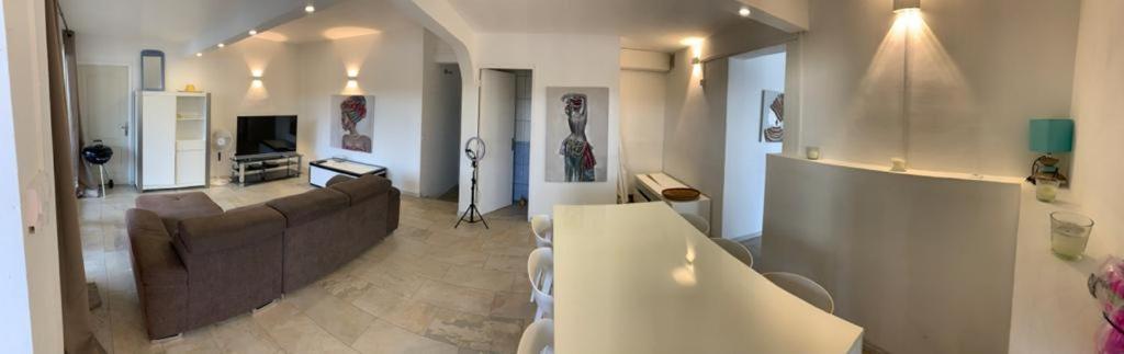 Appartement Saint Gilles Les Bains 외부 사진
