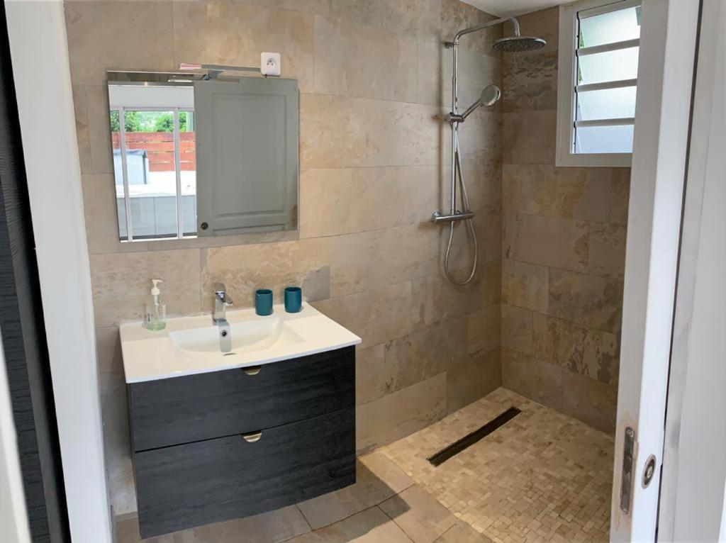 Appartement Saint Gilles Les Bains 외부 사진